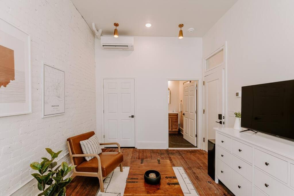East Main Lofts - Farmhouse 204 Madison Kültér fotó