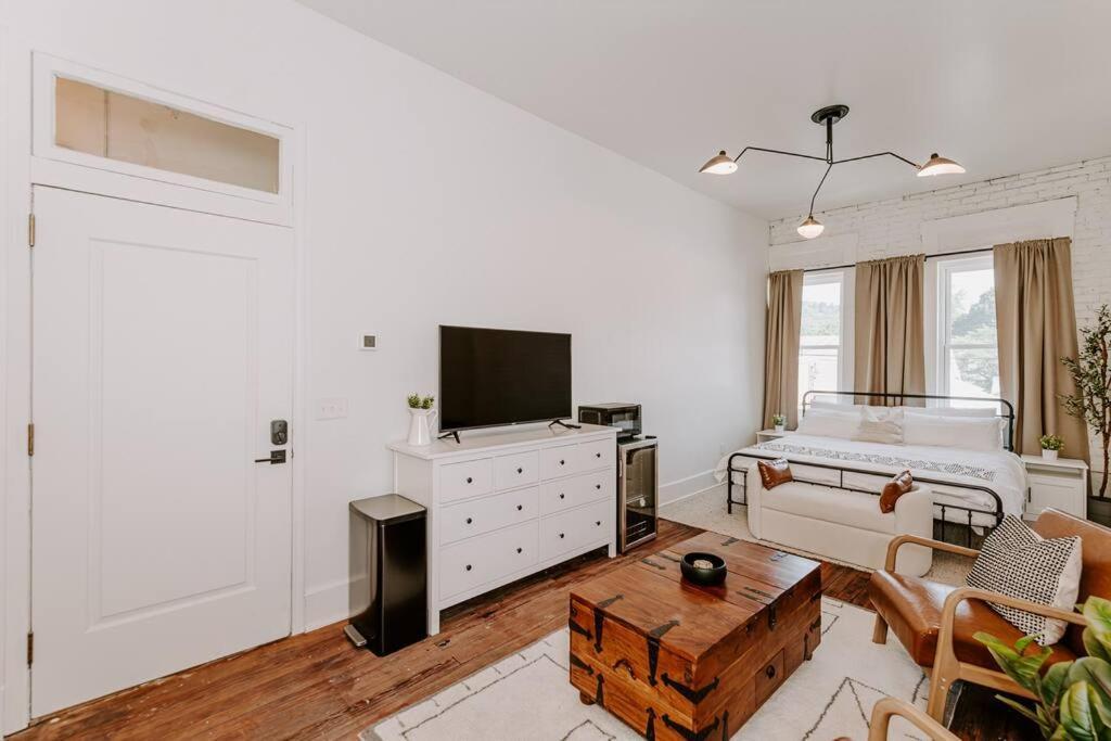 East Main Lofts - Farmhouse 204 Madison Kültér fotó